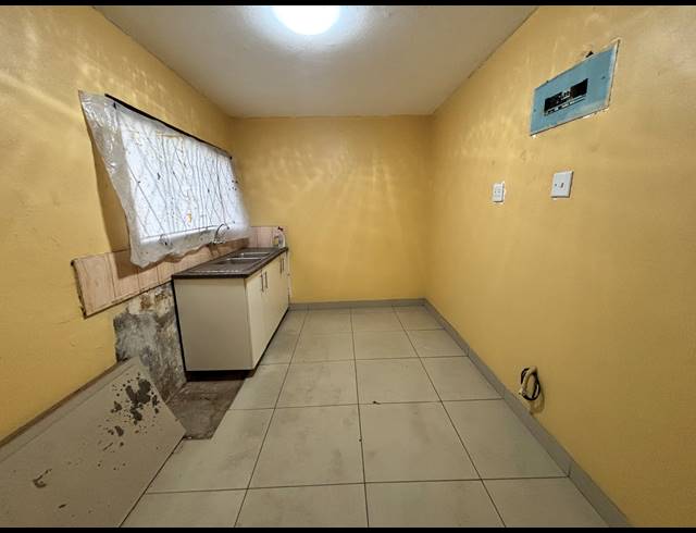 3 BEDROOM HOUSE FOR SALE IN REDFERN